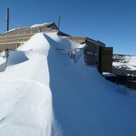 Snow build-up, Shackleton's 'Nimrod' hut (002)