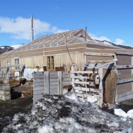 2011-12  Shackleton's 'Nimrod' hut inspection, exterior (004)