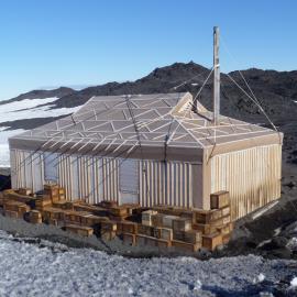 2011-12  Shackleton's 'Nimrod' hut inspection, exterior (007)