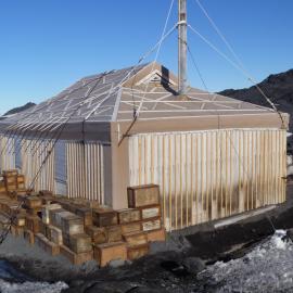 2011-12  Shackleton's 'Nimrod' hut inspection, exterior (009)