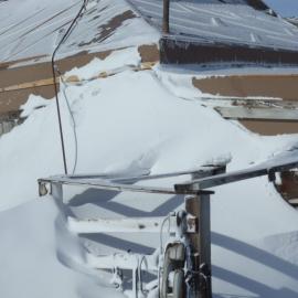 Snow build-up on Shackleton's 'Nimrod' hut (001)