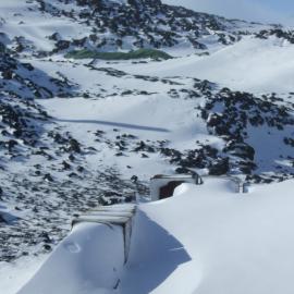 Snow build-up on Shackleton's 'Nimrod' hut (003)