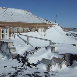 Snow build-up on Shackleton's 'Nimrod' hut (007)