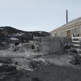 2009-10 Shackleton's 'Nimrod' hut inspection, exterior (004)