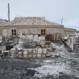 2009-10 Shackleton's 'Nimrod' hut inspection, exterior (005)