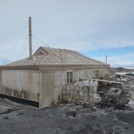 2009-10 Shackleton's 'Nimrod' hut inspection, exterior (008)
