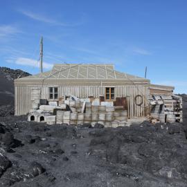 2021-22 Shackleton's 'Nimrod' hut inspection, exterior (001)