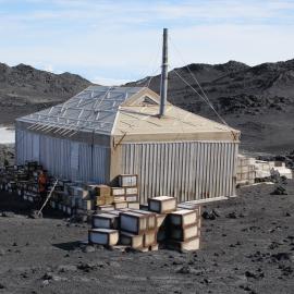 2021-22 Shackleton's 'Nimrod' hut inspection, exterior (004)