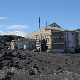 2021-22 Shackleton's 'Nimrod' hut inspection, exterior (008)