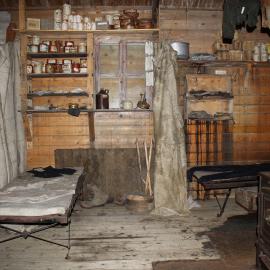 2021-22 Shackleton's 'Nimrod' hut inspection, interior (001)