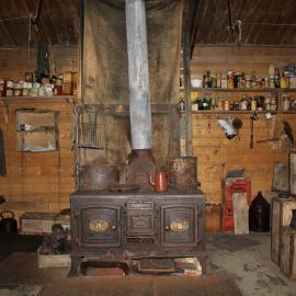 2021-22 Shackleton's 'Nimrod' hut inspection, interior (003)