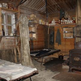 2021-22 Shackleton's 'Nimrod' hut inspection, interior (006)
