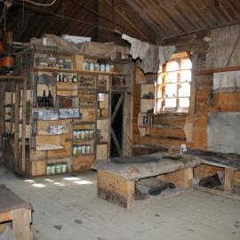 2021-22 Shackleton's 'Nimrod' hut inspection, interior (009)