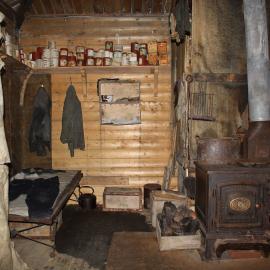 2021-22 Shackleton's 'Nimrod' hut inspection, interior (011)