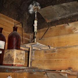 2021-22 Shackleton's 'Nimrod' hut inspection, interior (046)