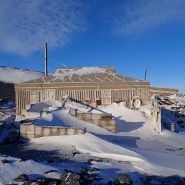 2021 Shackleton's 'Nimrod' hut inspection, exterior (011)