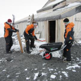 Snow removal, Scott's 'Terra Nova' hut (006)