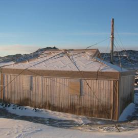 2006 Shackleton's 'Nimrod' hut inspection, exterior, South wall