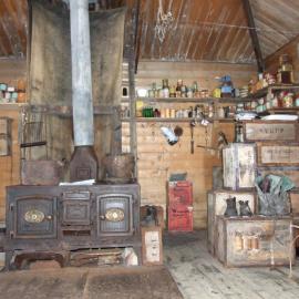 2007 Shackleton's 'Nimrod' hut inspection, interior, main space