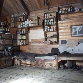 2007 Shackleton's 'Nimrod' hut inspection, interior, main space