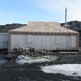2010 Shackleton's 'Nimrod' hut inspection, exterior, South wall