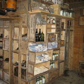 2010 Shackleton's 'Nimrod' hut inspection, interior, main space