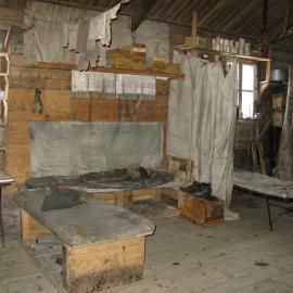 2010 Shackleton's 'Nimrod' hut inspection, interior, main space