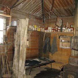 2010 Shackleton's 'Nimrod' hut inspection, interior, main space