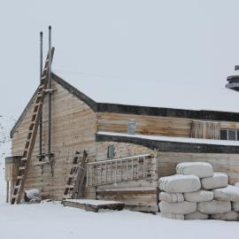 2022 Scott's 'Terra Nova' hut, exterior, North-east corner during snowfall (001)